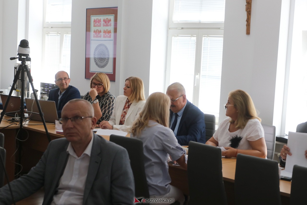Sesja rady powiatu ostrołęckiego [10.08.2023] - zdjęcie #4 - eOstroleka.pl
