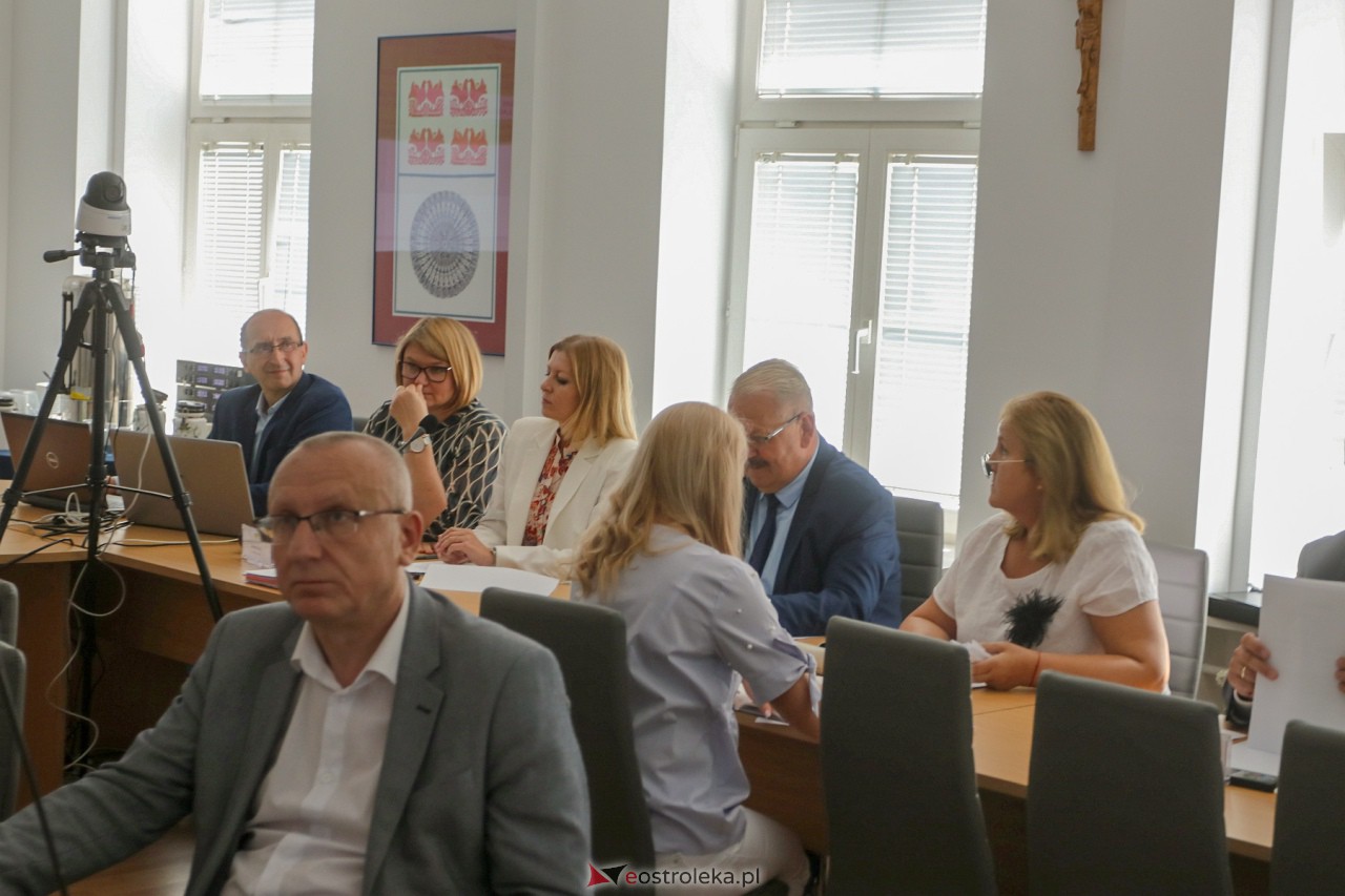 Sesja rady powiatu ostrołęckiego [10.08.2023] - zdjęcie #5 - eOstroleka.pl
