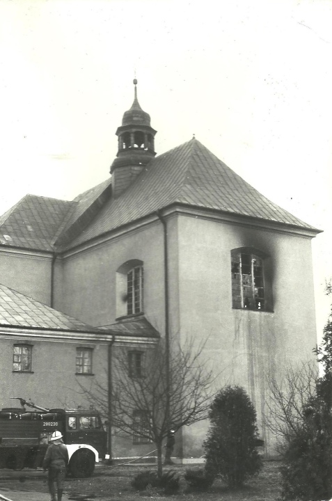 Pożar kościoła św. Antoniego 1989 - fot. archiwum parafii - zdjęcie #1 - eOstroleka.pl