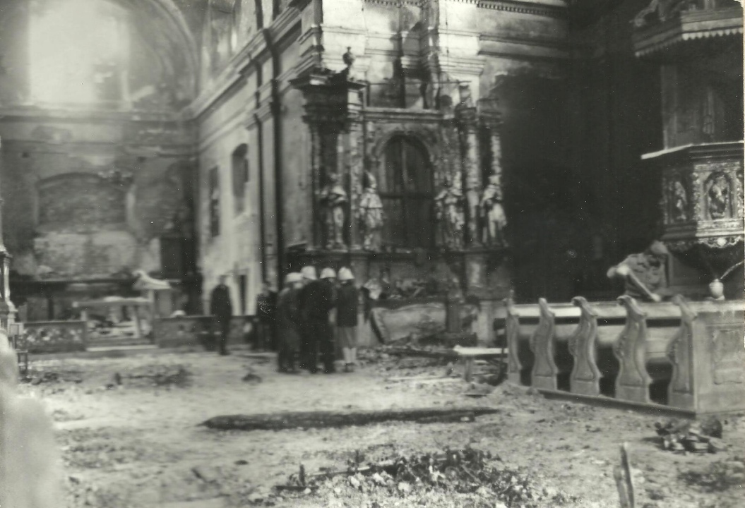 Pożar kościoła św. Antoniego 1989 - fot. archiwum parafii - zdjęcie #24 - eOstroleka.pl