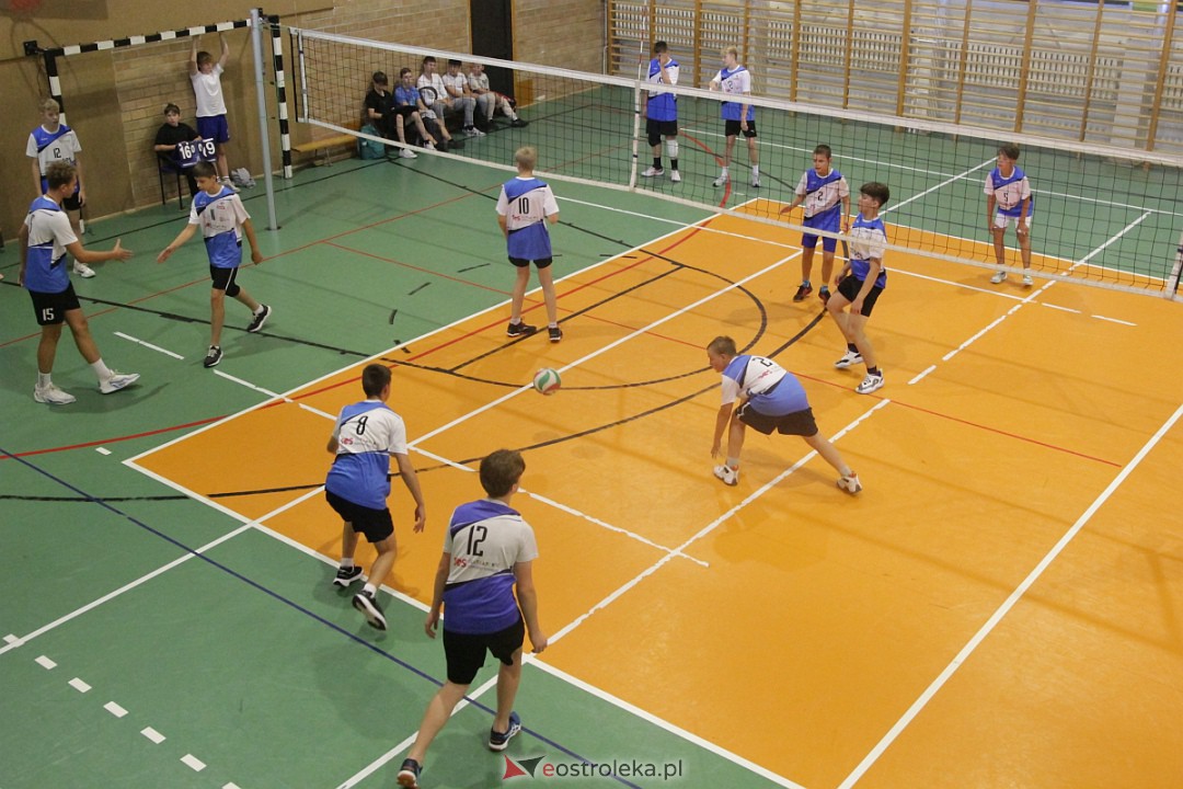 XVIII Szkolny Turniej Piłki Siatkowej im. Arkadiusza Gołasia [15.09.2023] - zdjęcie #8 - eOstroleka.pl