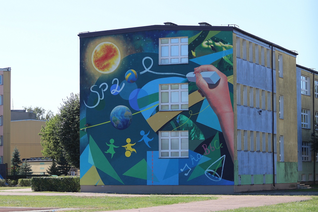 Mural na budynku SP 2 [16.09.2023] - zdjęcie #5 - eOstroleka.pl