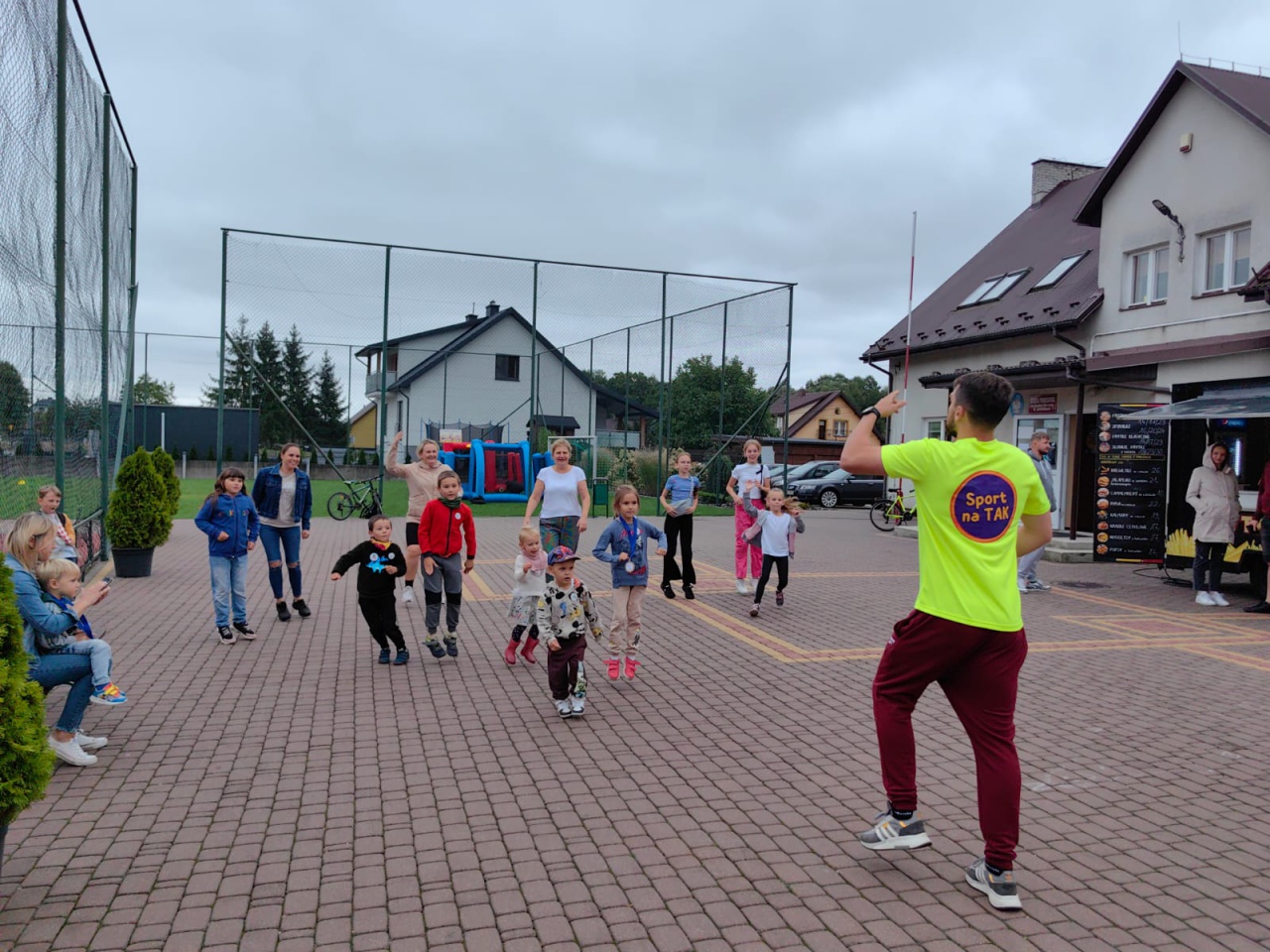 Piknik sportowy dla dzieci w Antoniach [30.09.2023] - zdjęcie #2 - eOstroleka.pl