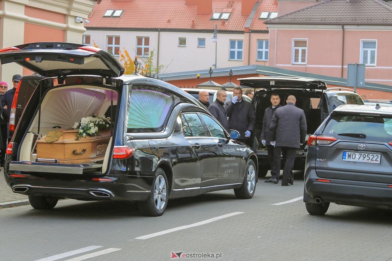 Pogrzeb Cezarego Olszewskiego, zwycięzcy Tańca z Gwiazdami [4.11.2023] - zdjęcie #7 - eOstroleka.pl