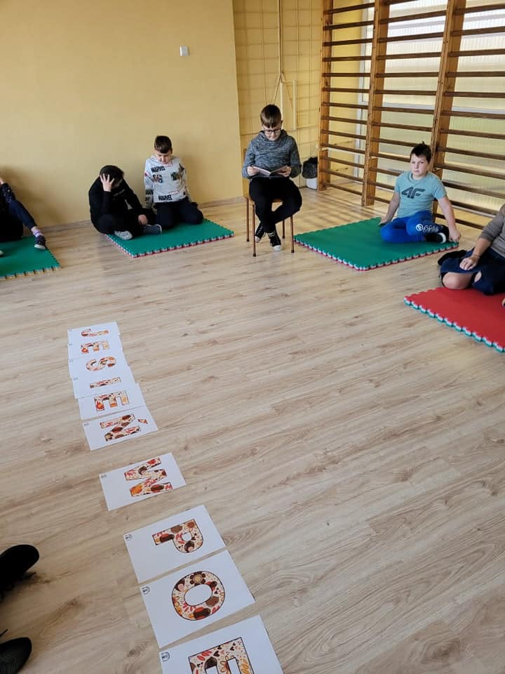 Czytająco zakręceni w Szkole Podstawowej nr 2 w Ostrołęce - zdjęcie #15 - eOstroleka.pl