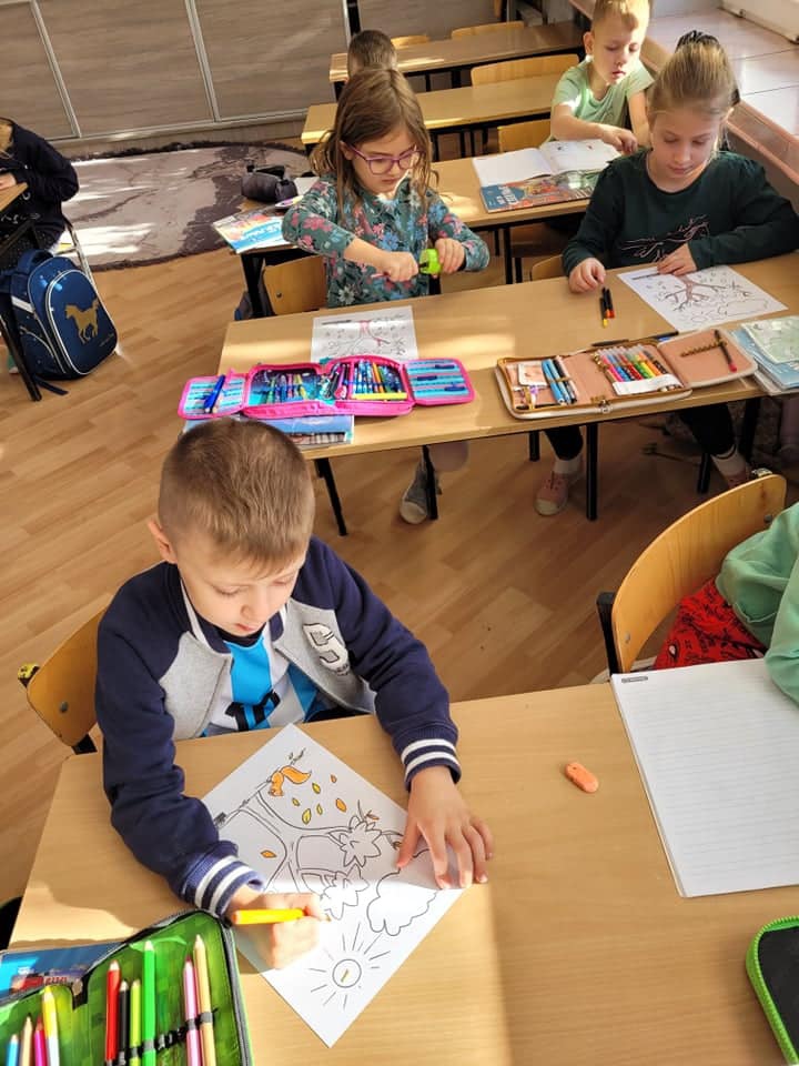 Czytająco zakręceni w Szkole Podstawowej nr 2 w Ostrołęce - zdjęcie #20 - eOstroleka.pl