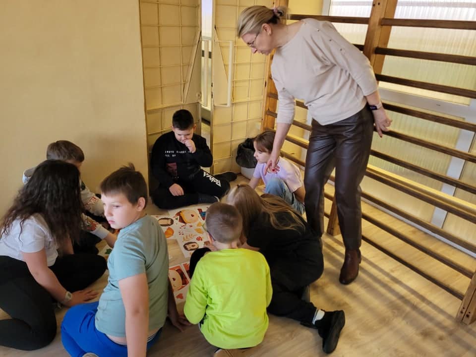 Czytająco zakręceni w Szkole Podstawowej nr 2 w Ostrołęce - zdjęcie #29 - eOstroleka.pl