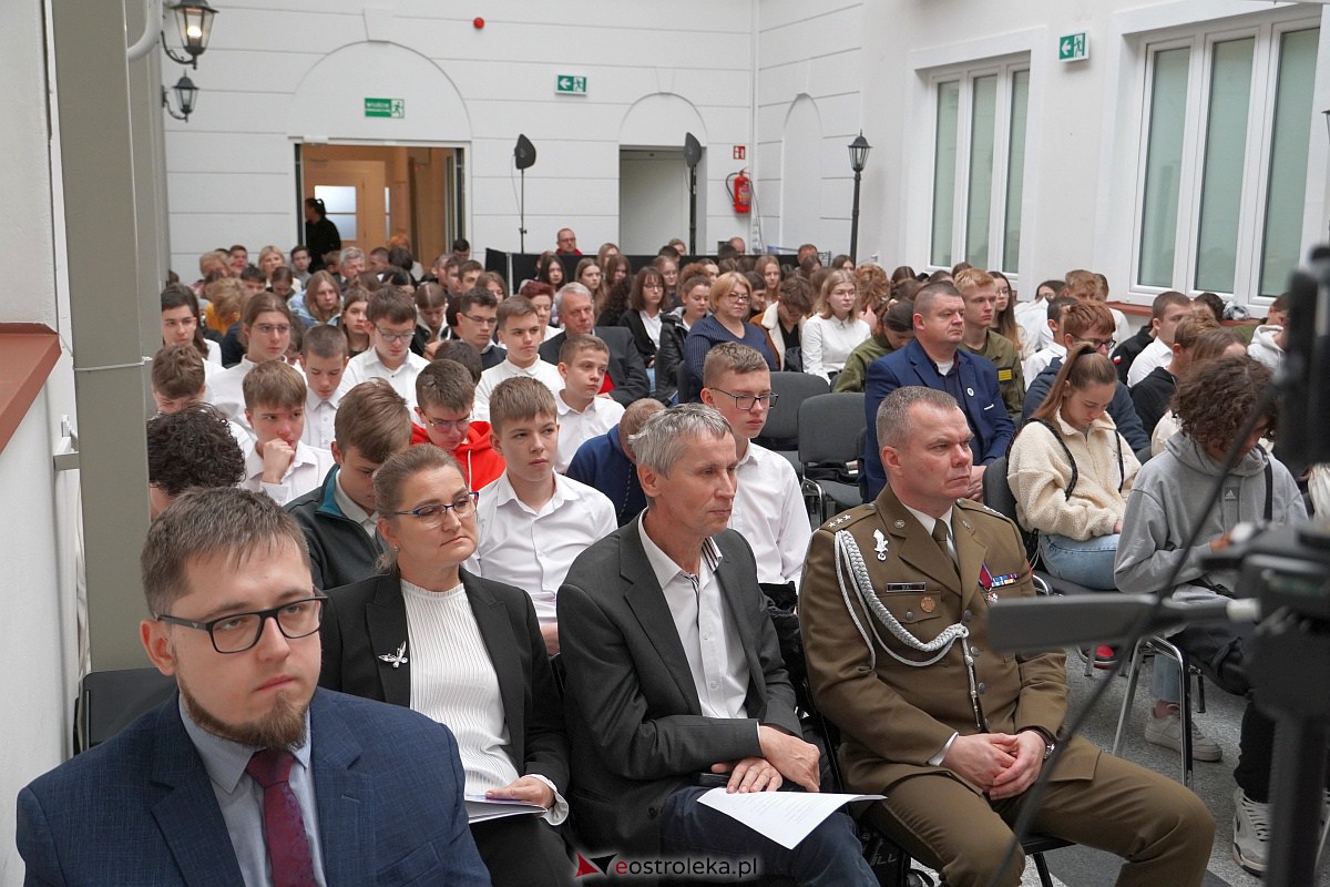 Konferencja naukowa z okazji 160. rocznicy wybuchu Powstania Styczniowego na Kurpiowszczyźnie [10.11.2023] - zdjęcie #6 - eOstroleka.pl