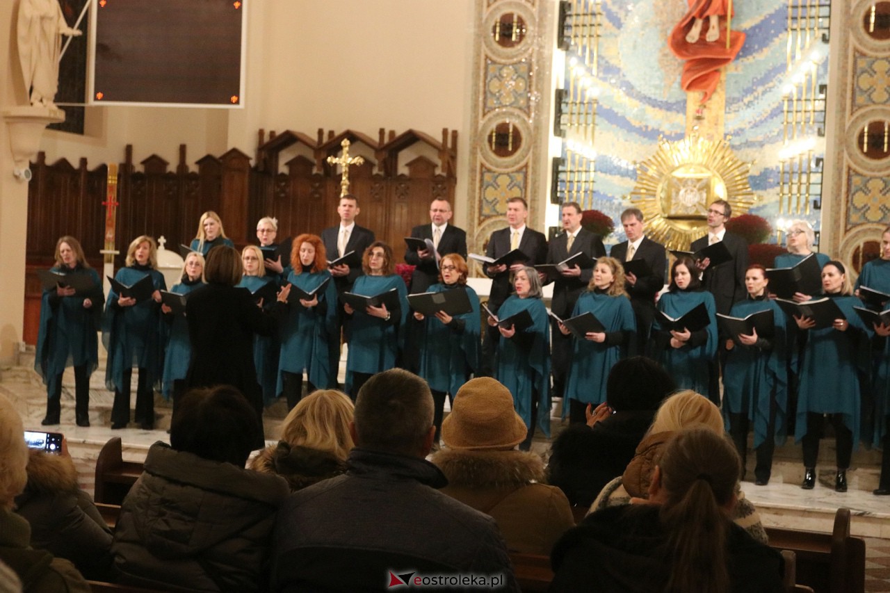 Koncert Ostrołęckiego Chóru Kameralnego [22.11.2023] - zdjęcie #25 - eOstroleka.pl