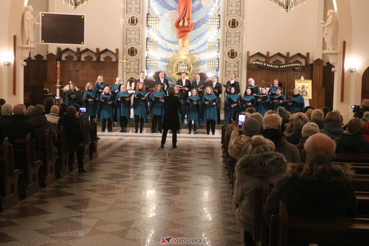 Koncert Ostrołęckiego Chóru Kameralnego [22.11.2023] - zdjęcie #26 - eOstroleka.pl