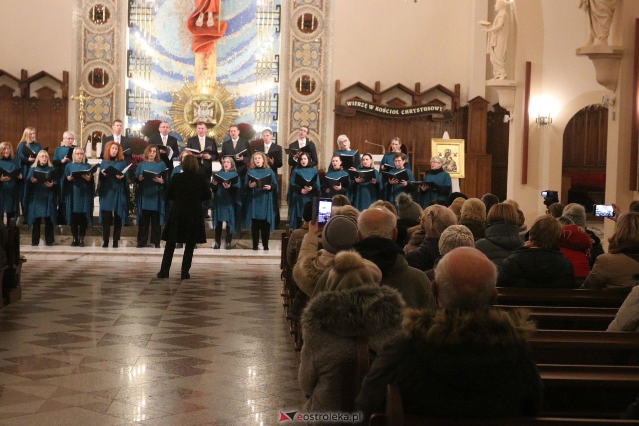 Koncert Ostrołęckiego Chóru Kameralnego [22.11.2023] - zdjęcie #27 - eOstroleka.pl