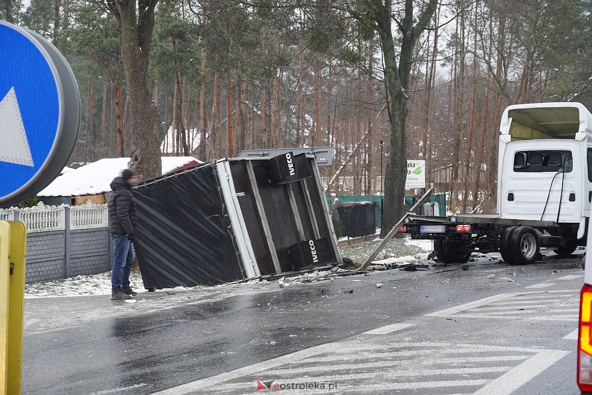 Wypadek w Laskowcu [23.11.2023] - zdjęcie #6 - eOstroleka.pl