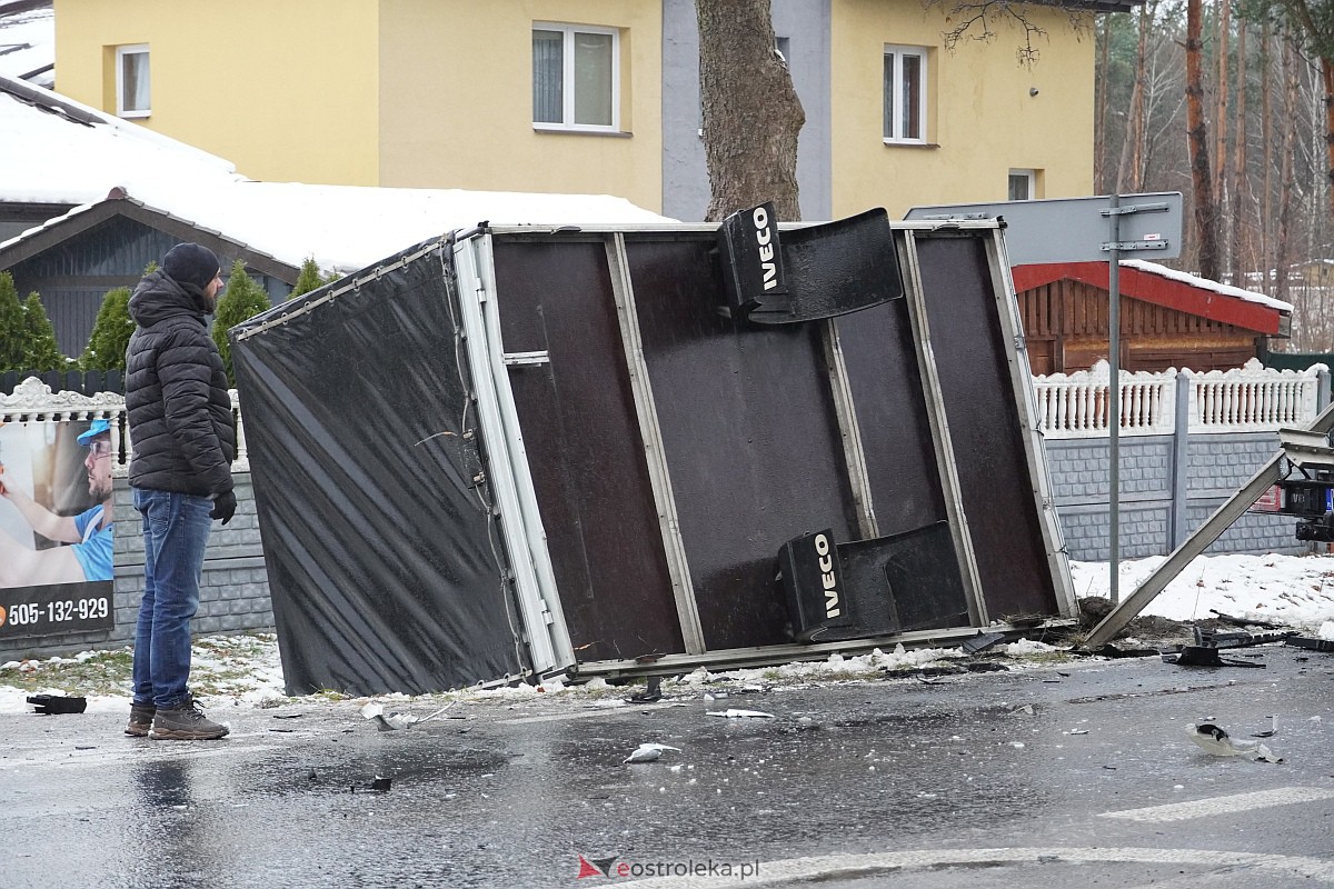 Wypadek w Laskowcu [23.11.2023] - zdjęcie #12 - eOstroleka.pl