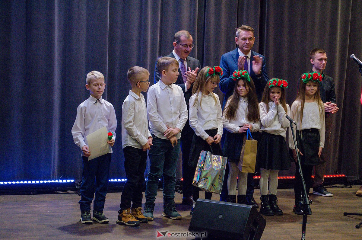 III Międzyszkolny Konkurs Piosenki Legionowej [23.11.2023] - zdjęcie #34 - eOstroleka.pl