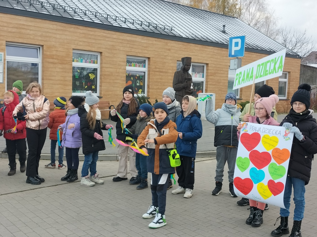 Uroczyste obchody Międzynarodowego Dnia Praw Dziecka - zdjęcie #4 - eOstroleka.pl