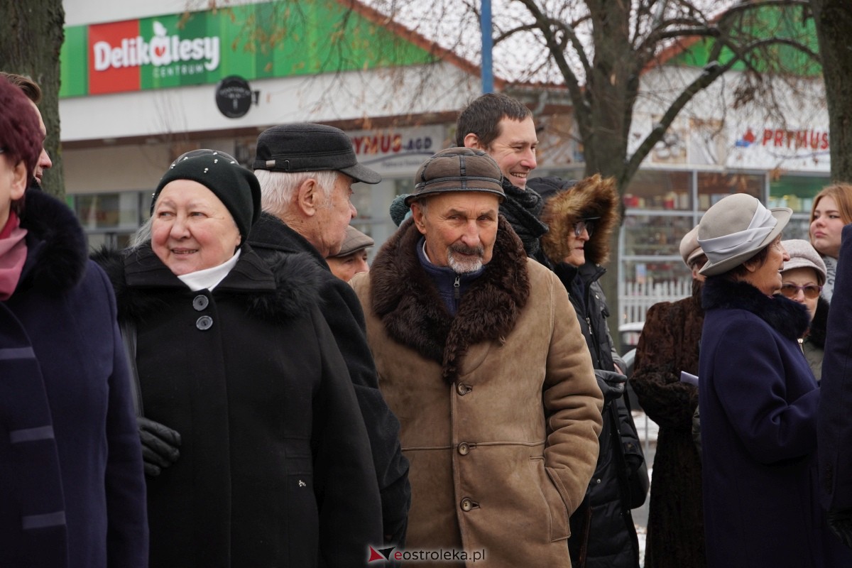 Uroczystość odsłonięcia Pomnika Ławeczki Zofii Niedziałkowskiej [1.12.2023] - zdjęcie #3 - eOstroleka.pl