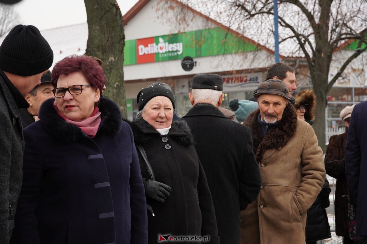 Uroczystość odsłonięcia Pomnika Ławeczki Zofii Niedziałkowskiej [1.12.2023] - zdjęcie #4 - eOstroleka.pl