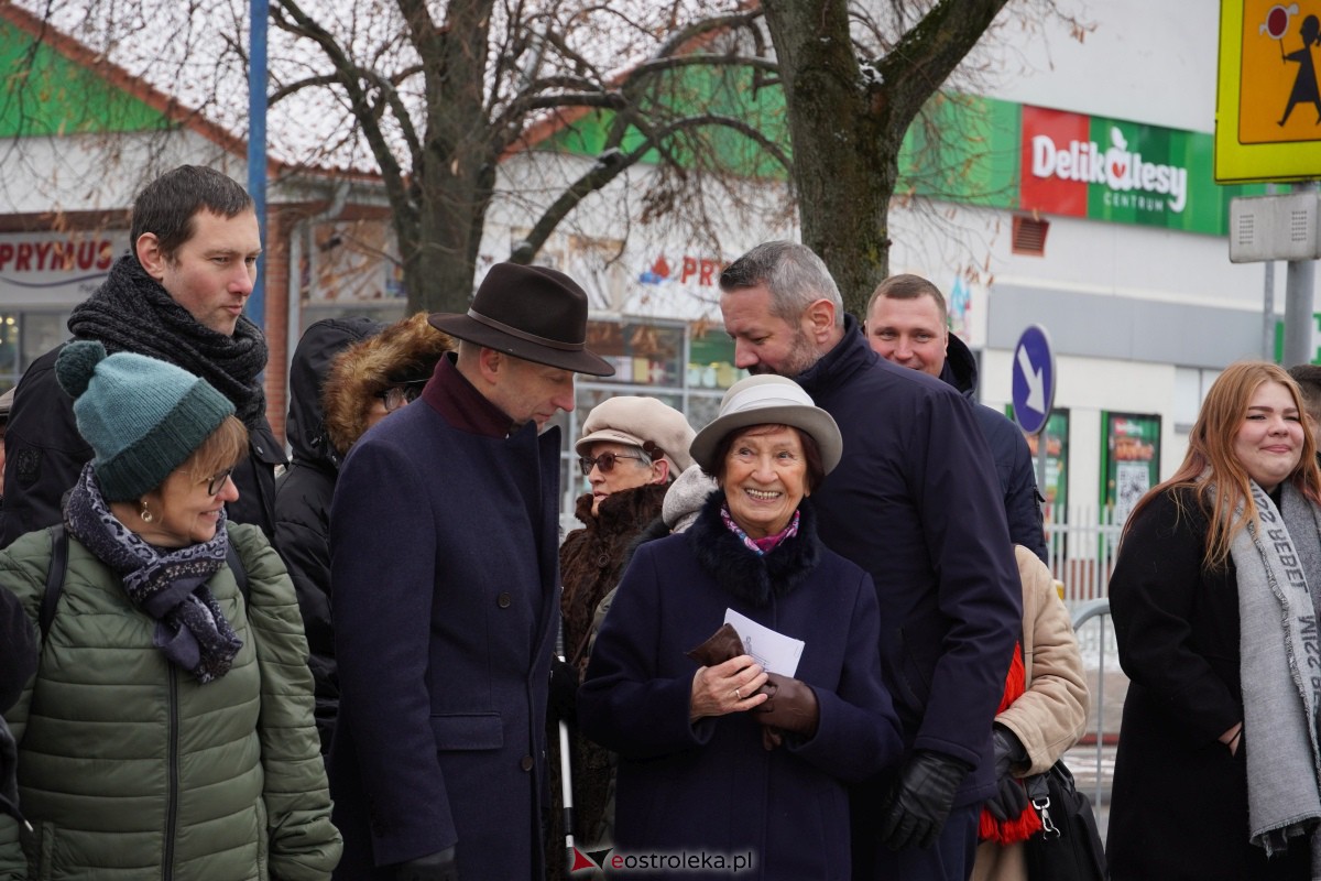 Uroczystość odsłonięcia Pomnika Ławeczki Zofii Niedziałkowskiej [1.12.2023] - zdjęcie #7 - eOstroleka.pl