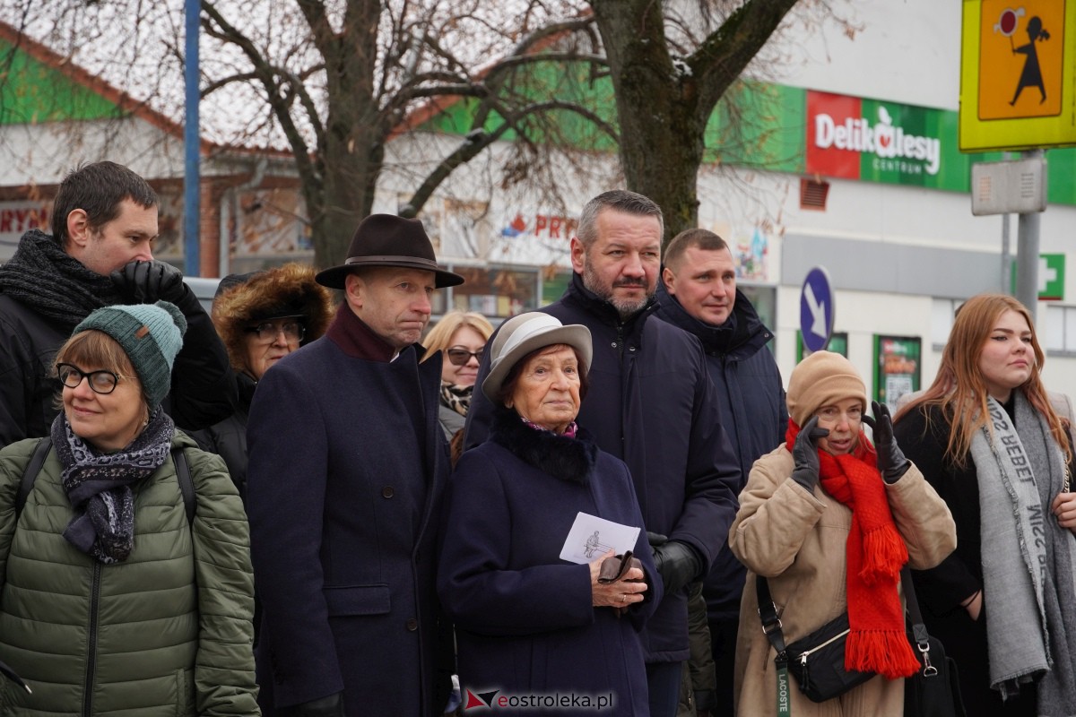 Uroczystość odsłonięcia Pomnika Ławeczki Zofii Niedziałkowskiej [1.12.2023] - zdjęcie #8 - eOstroleka.pl