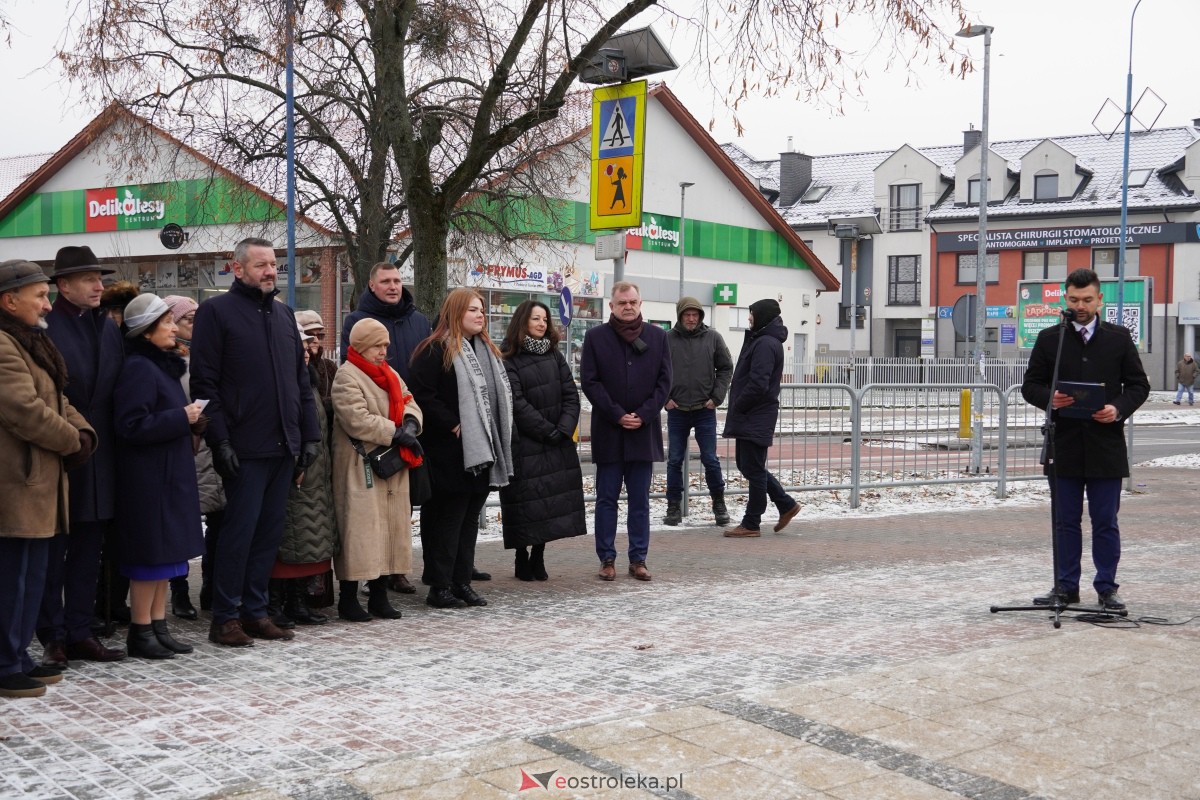 Uroczystość odsłonięcia Pomnika Ławeczki Zofii Niedziałkowskiej [1.12.2023] - zdjęcie #11 - eOstroleka.pl