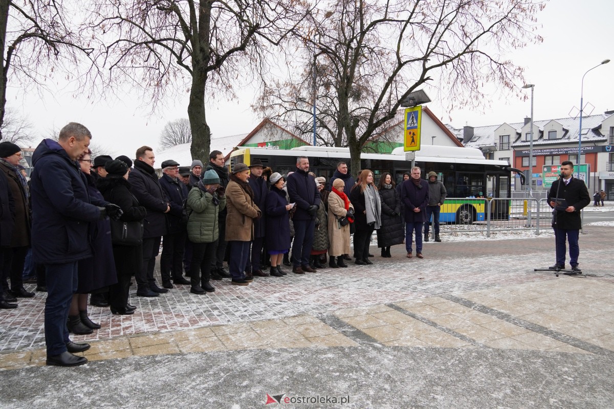 Uroczystość odsłonięcia Pomnika Ławeczki Zofii Niedziałkowskiej [1.12.2023] - zdjęcie #12 - eOstroleka.pl