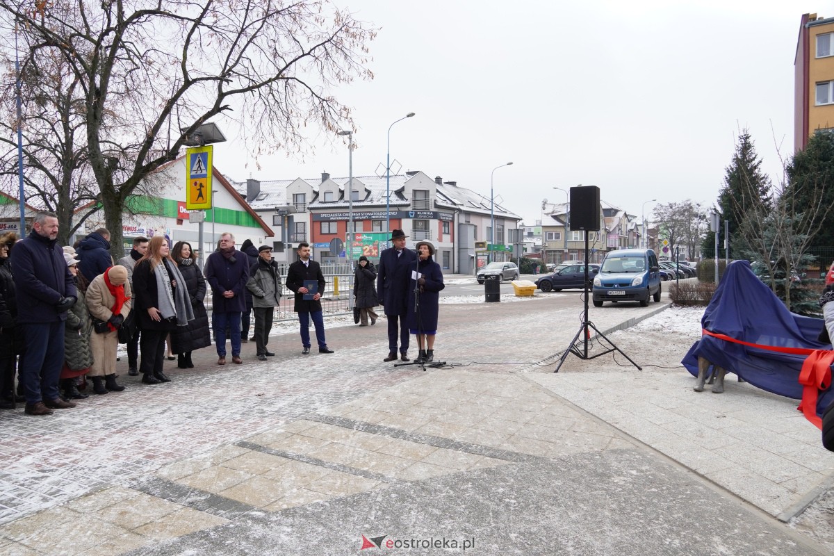 Uroczystość odsłonięcia Pomnika Ławeczki Zofii Niedziałkowskiej [1.12.2023] - zdjęcie #19 - eOstroleka.pl