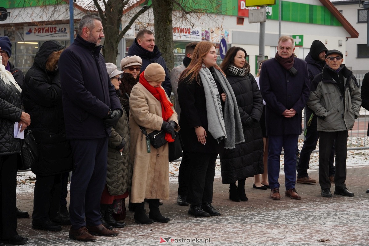 Uroczystość odsłonięcia Pomnika Ławeczki Zofii Niedziałkowskiej [1.12.2023] - zdjęcie #22 - eOstroleka.pl