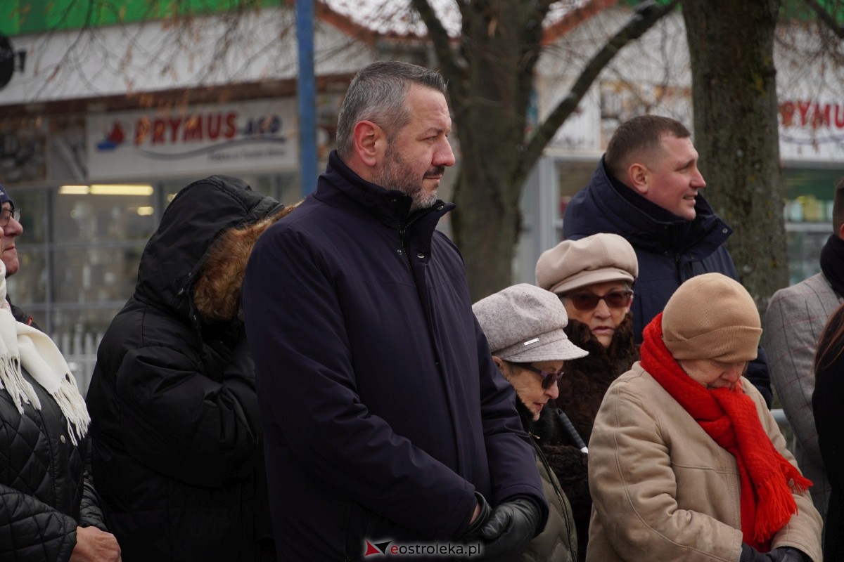 Uroczystość odsłonięcia Pomnika Ławeczki Zofii Niedziałkowskiej [1.12.2023] - zdjęcie #23 - eOstroleka.pl