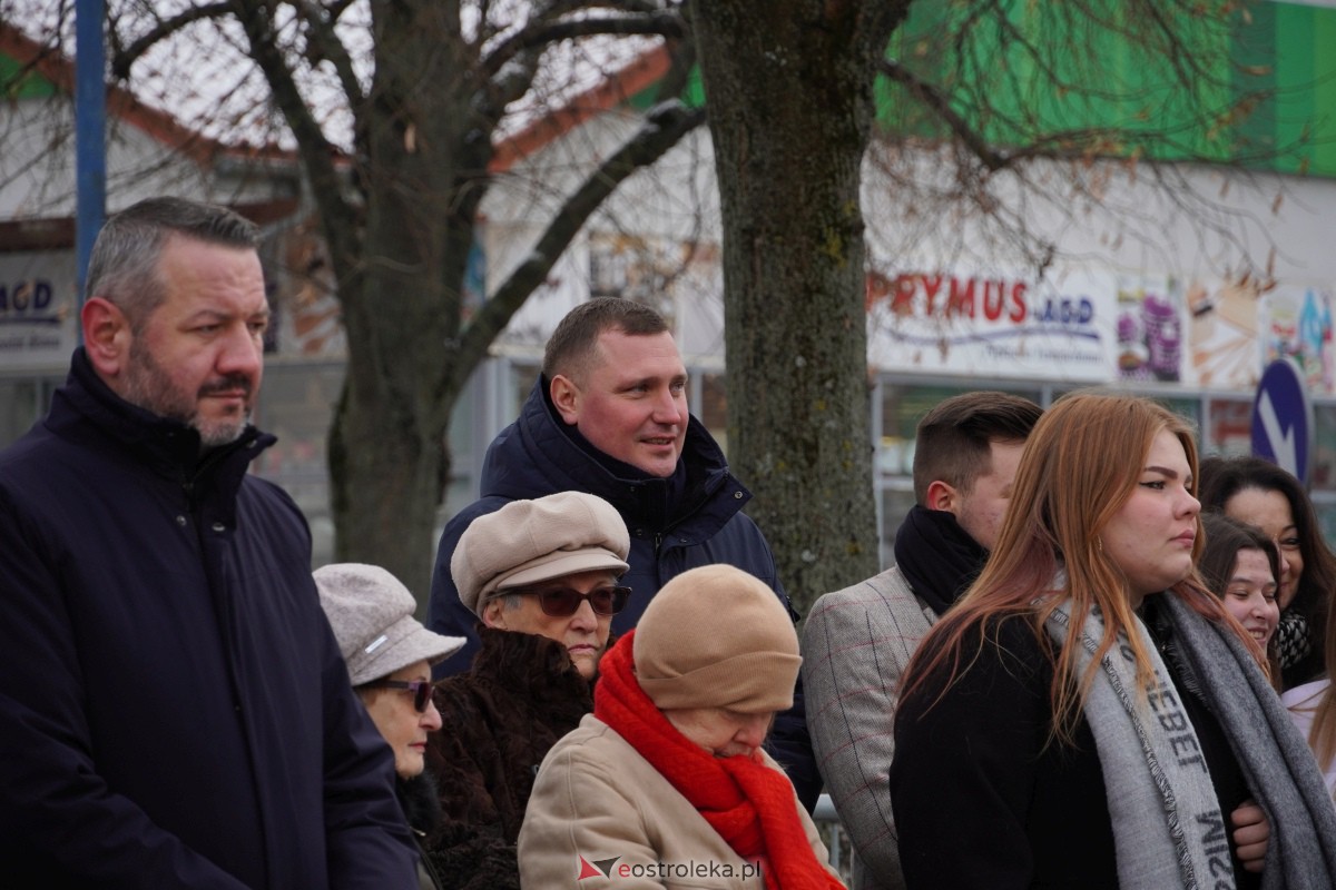 Uroczystość odsłonięcia Pomnika Ławeczki Zofii Niedziałkowskiej [1.12.2023] - zdjęcie #25 - eOstroleka.pl