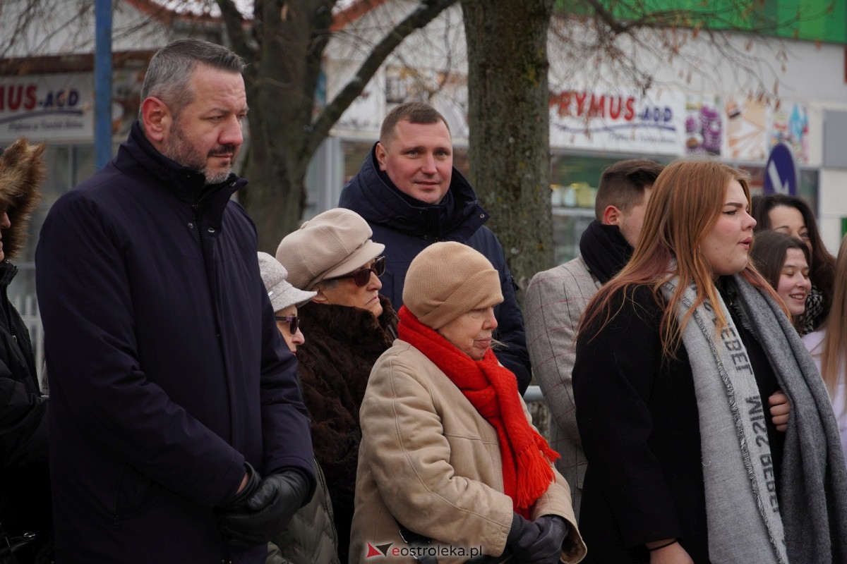 Uroczystość odsłonięcia Pomnika Ławeczki Zofii Niedziałkowskiej [1.12.2023] - zdjęcie #26 - eOstroleka.pl