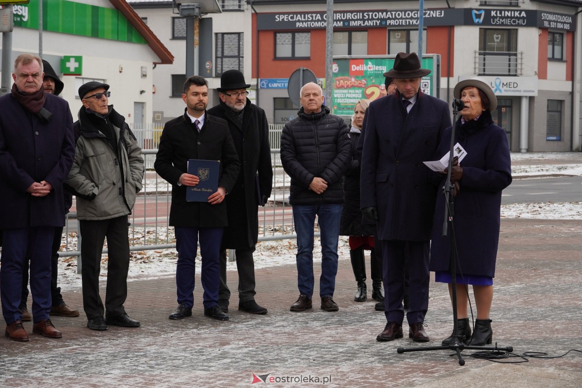 Uroczystość odsłonięcia Pomnika Ławeczki Zofii Niedziałkowskiej [1.12.2023] - zdjęcie #27 - eOstroleka.pl