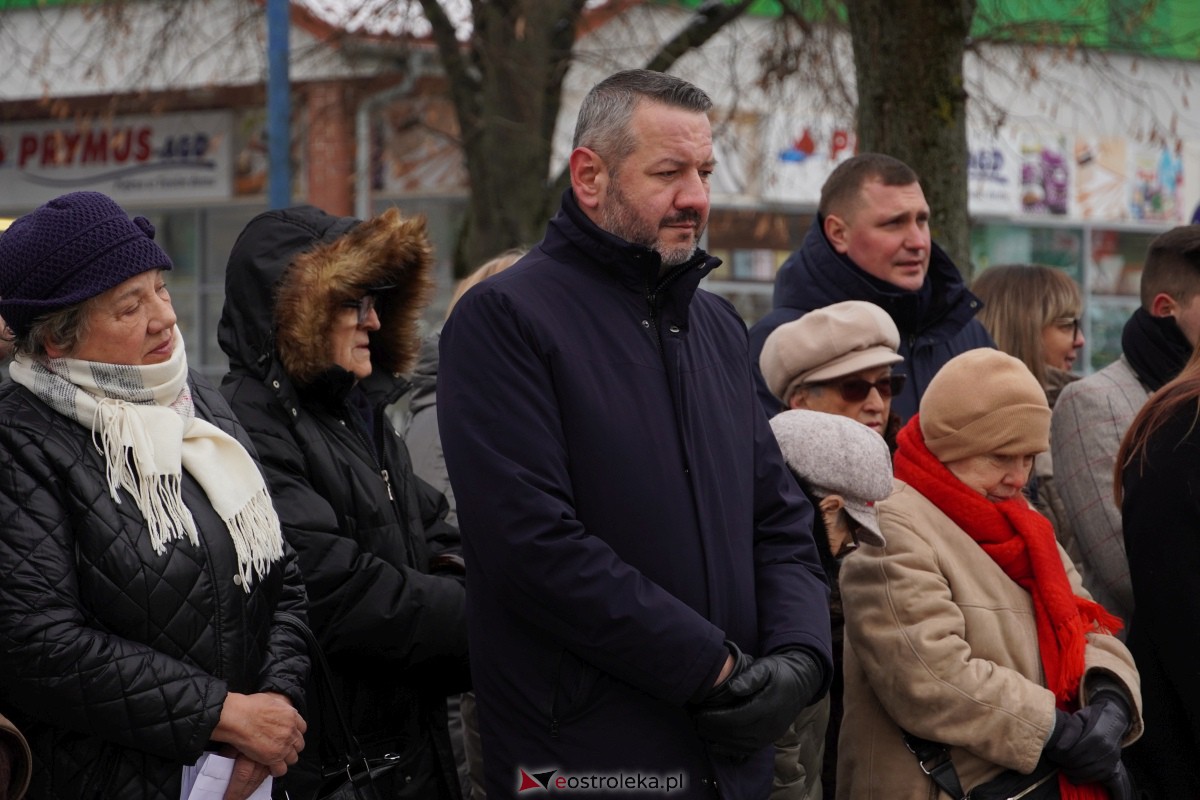 Uroczystość odsłonięcia Pomnika Ławeczki Zofii Niedziałkowskiej [1.12.2023] - zdjęcie #28 - eOstroleka.pl