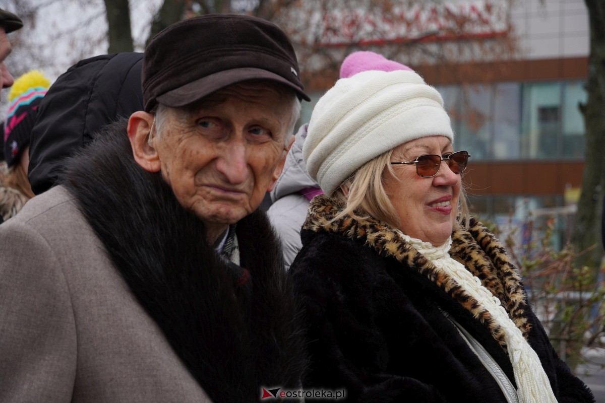 Uroczystość odsłonięcia Pomnika Ławeczki Zofii Niedziałkowskiej [1.12.2023] - zdjęcie #30 - eOstroleka.pl