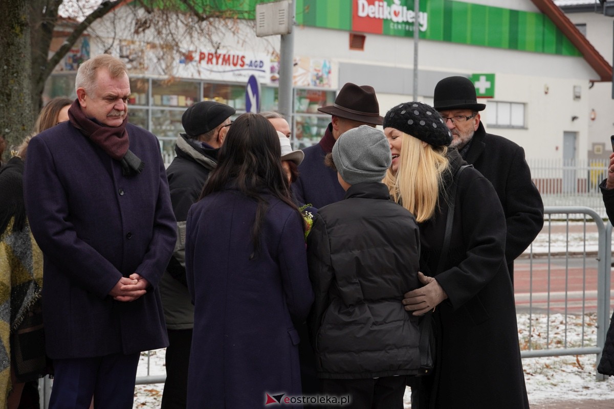 Uroczystość odsłonięcia Pomnika Ławeczki Zofii Niedziałkowskiej [1.12.2023] - zdjęcie #36 - eOstroleka.pl