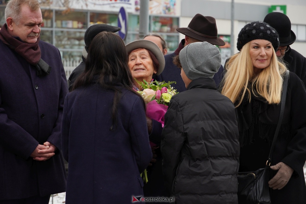 Uroczystość odsłonięcia Pomnika Ławeczki Zofii Niedziałkowskiej [1.12.2023] - zdjęcie #37 - eOstroleka.pl