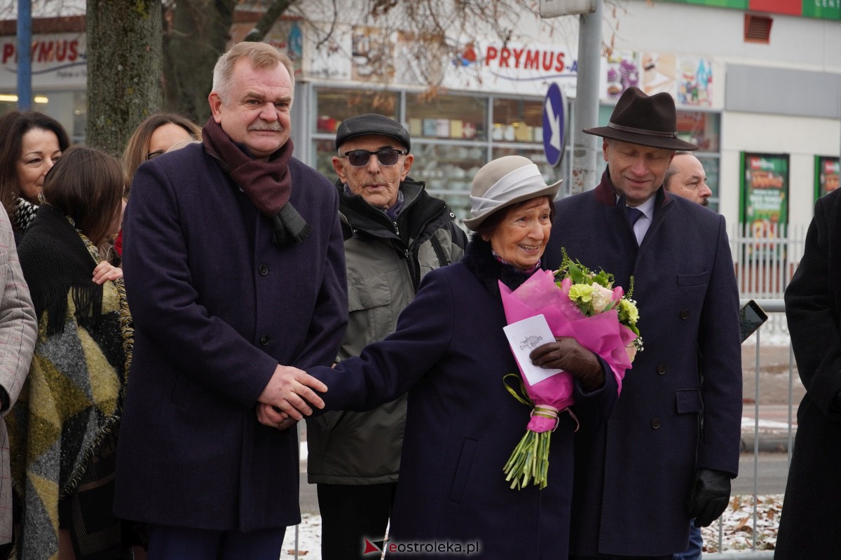 Uroczystość odsłonięcia Pomnika Ławeczki Zofii Niedziałkowskiej [1.12.2023] - zdjęcie #39 - eOstroleka.pl
