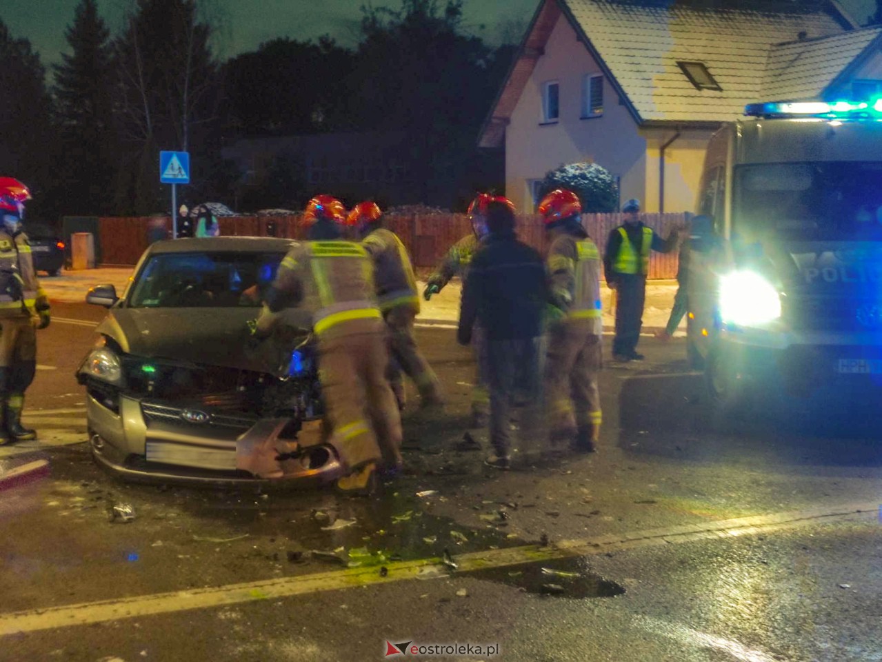 Uwaga kierowcy! Wypadek na ulicy Korczaka w Ostrołęce [05.12.2023] - zdjęcie #1 - eOstroleka.pl