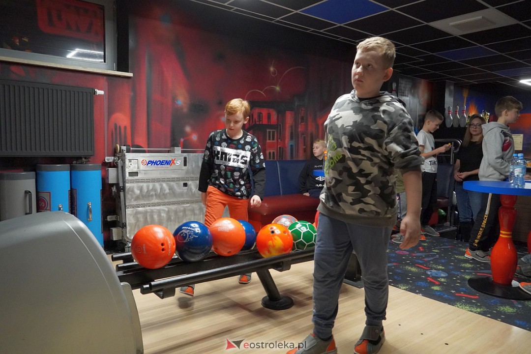 Mikołajkowy Turniej Bowlingowy dla dzieci i młodzieży szkolnej [5.12.2023] - zdjęcie #17 - eOstroleka.pl