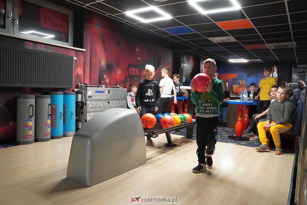 Mikołajkowy Turniej Bowlingowy dla dzieci i młodzieży szkolnej [5.12.2023] - zdjęcie #22 - eOstroleka.pl