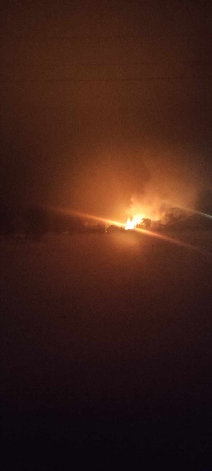 Pożar w Czarni: ogień strawił drewniany dom mieszkalny [06.12.2023] - zdjęcie #3 - eOstroleka.pl