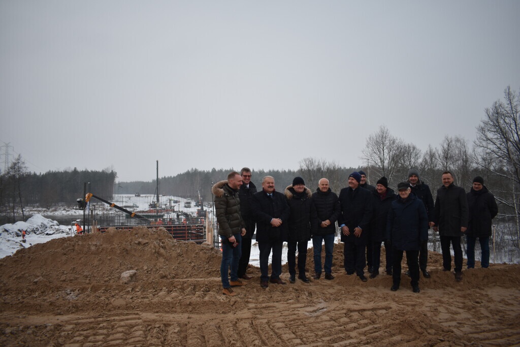 Budowa mostu na Narwi - radni powiatowi zobaczyli postęp prac - zdjęcie #8 - eOstroleka.pl