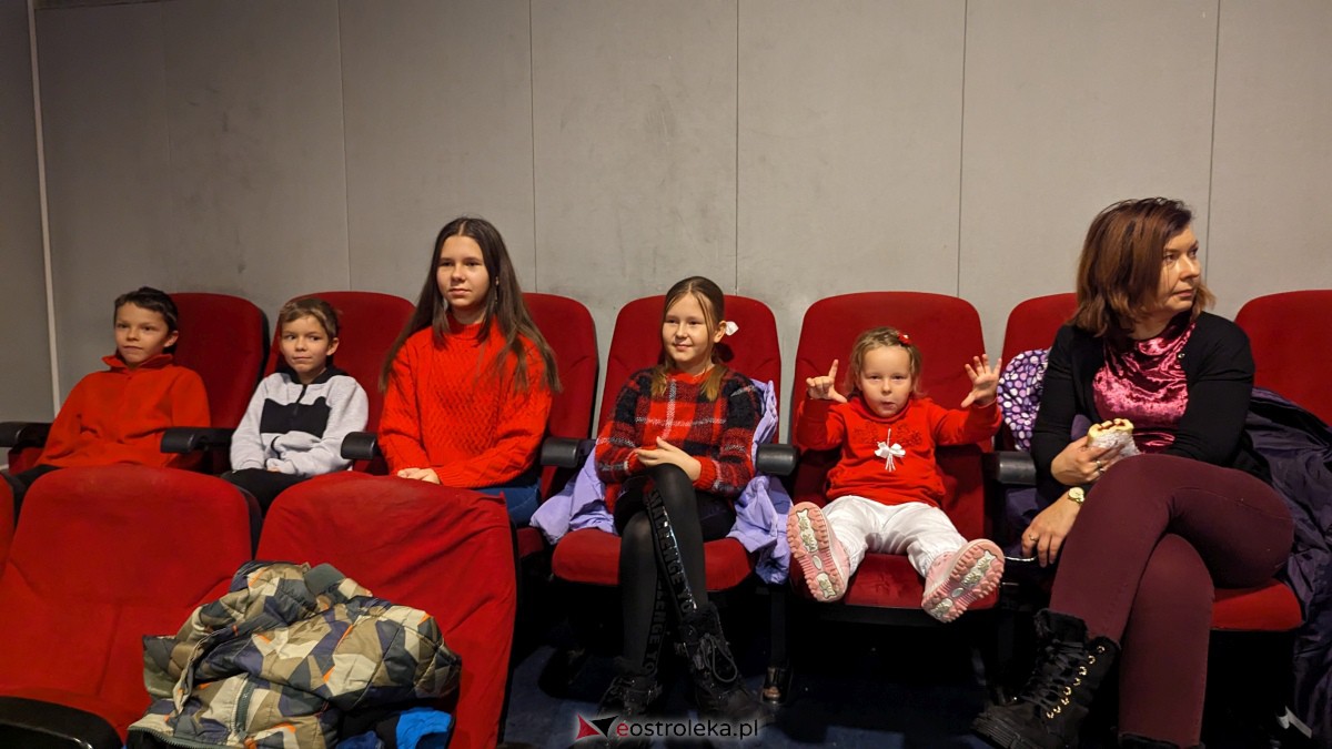 Święty Mikołaj w Kinie Jantar. Dzieci bawiły się wyśmienicie [09.12.2023] - zdjęcie #1 - eOstroleka.pl
