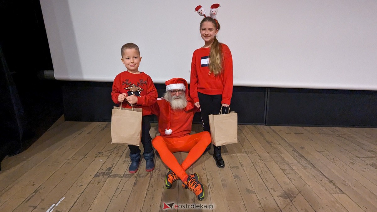 Święty Mikołaj w Kinie Jantar. Dzieci bawiły się wyśmienicie [09.12.2023] - zdjęcie #63 - eOstroleka.pl