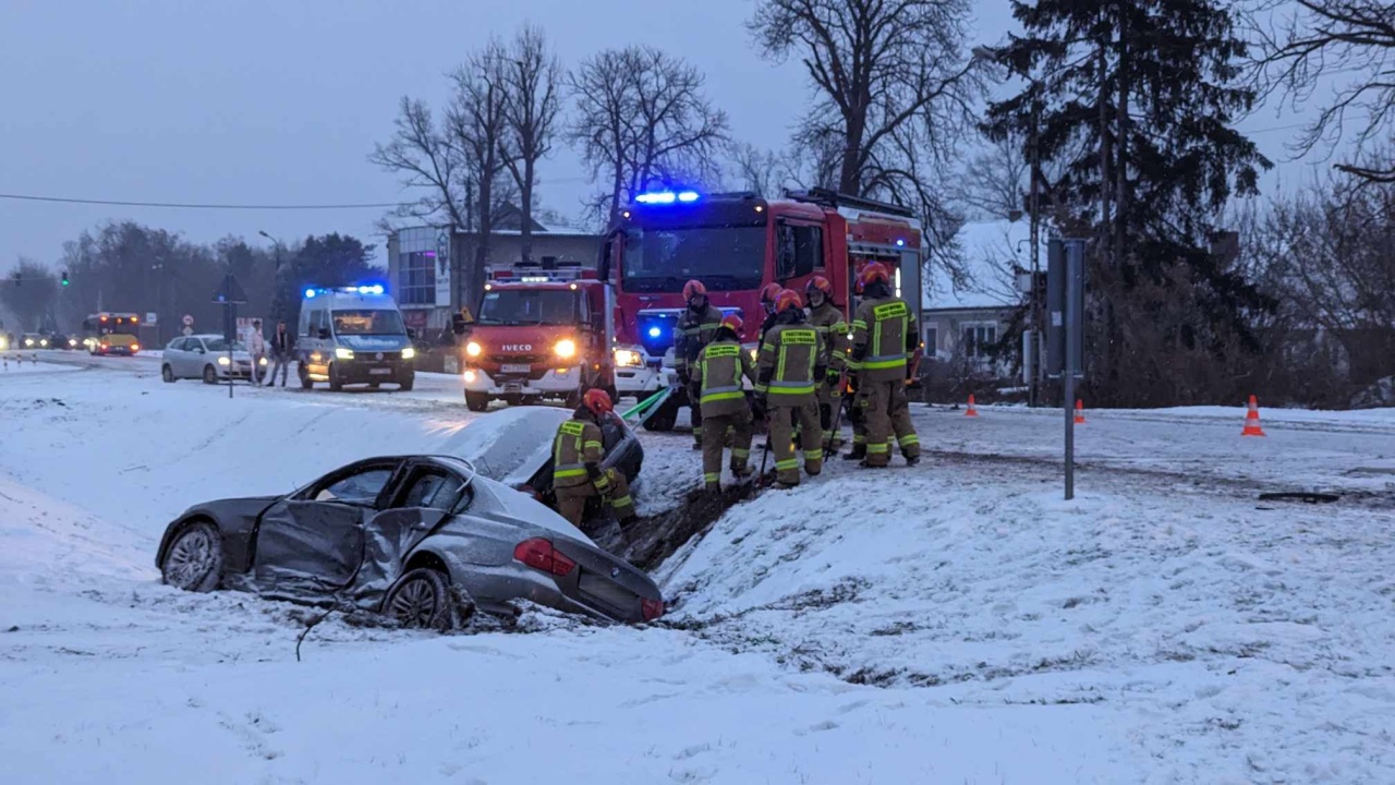 Wypadek na Warszawskiej w Ostrołęce [09.12.2023] - zdjęcie #3 - eOstroleka.pl