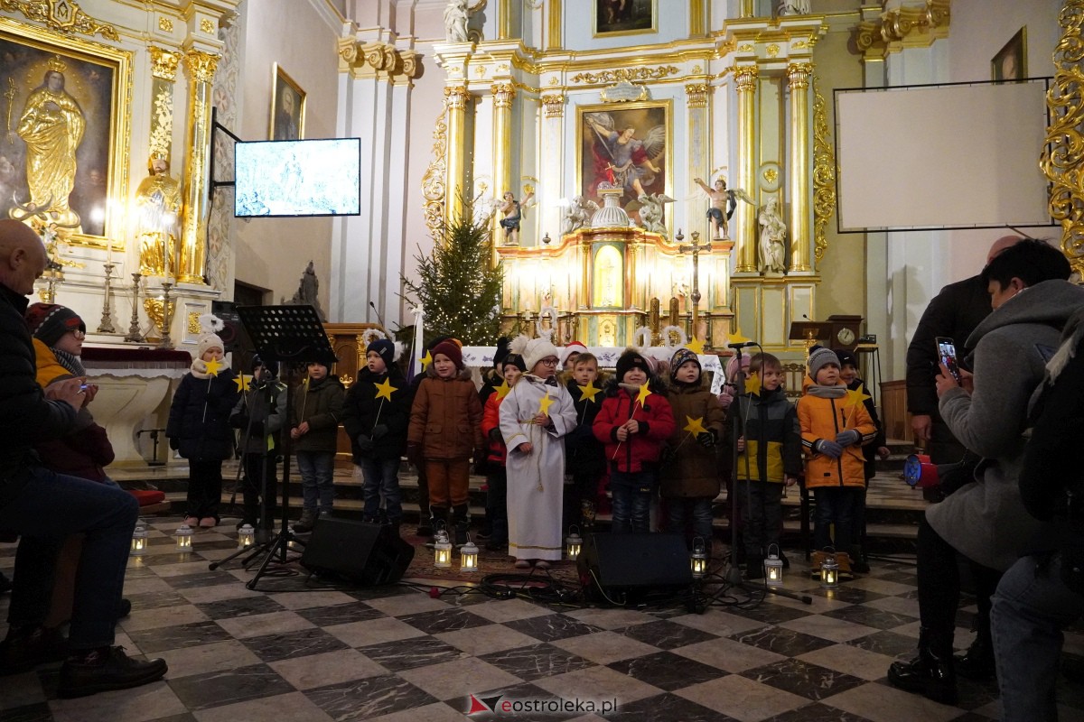Koncert Bożonarodzeniowy w Czerwinie [10.12.2023] - zdjęcie #8 - eOstroleka.pl