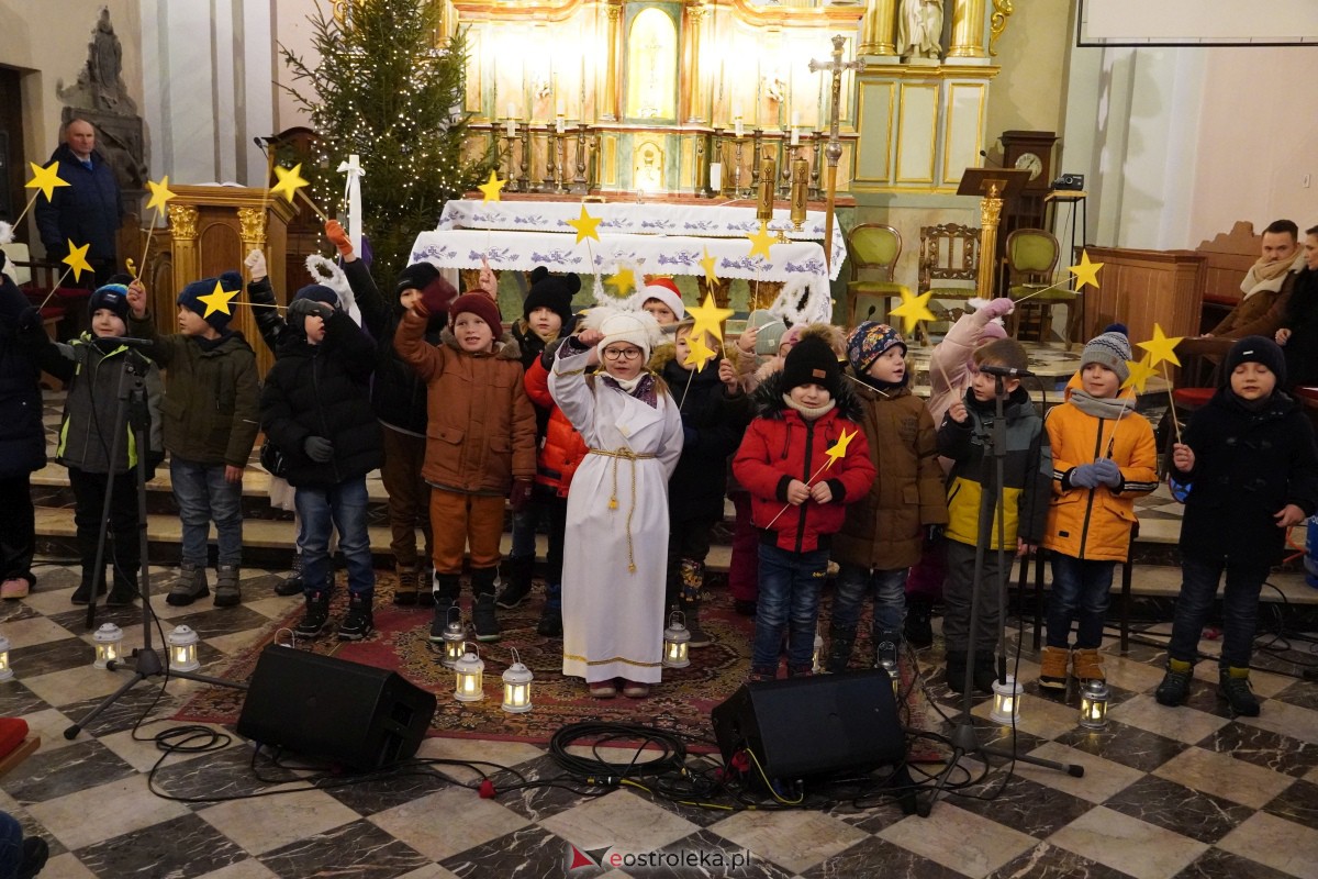 Koncert Bożonarodzeniowy w Czerwinie [10.12.2023] - zdjęcie #15 - eOstroleka.pl