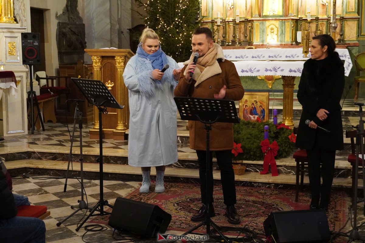 Koncert Bożonarodzeniowy w Czerwinie [10.12.2023] - zdjęcie #41 - eOstroleka.pl
