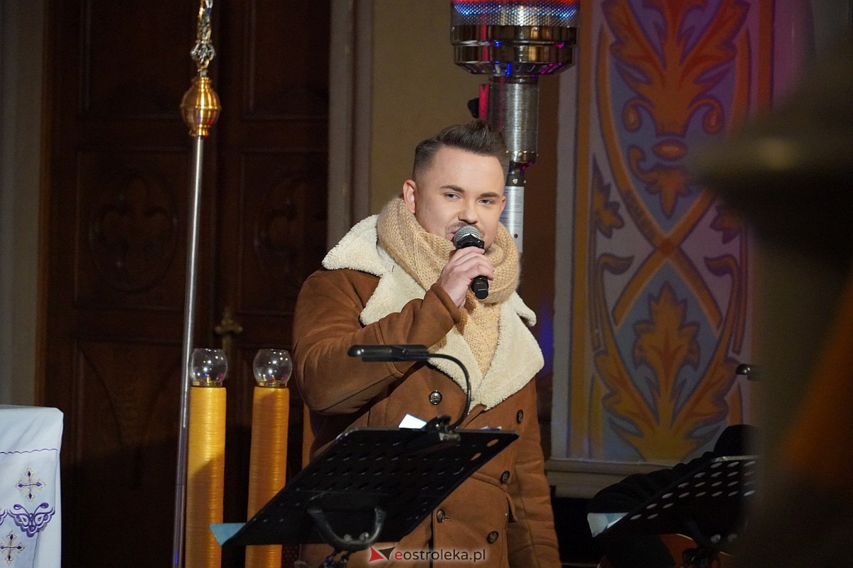 Koncert Bożonarodzeniowy w Rzekuniu [17.12.2023] - zdjęcie #43 - eOstroleka.pl