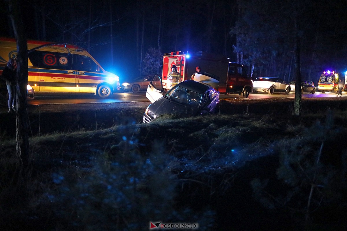 Wypadek w Łodziskach [17.12.2023] - zdjęcie #4 - eOstroleka.pl