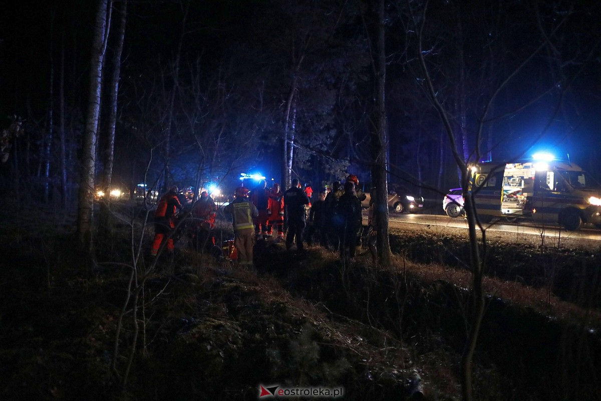 Wypadek w Łodziskach [17.12.2023] - zdjęcie #10 - eOstroleka.pl